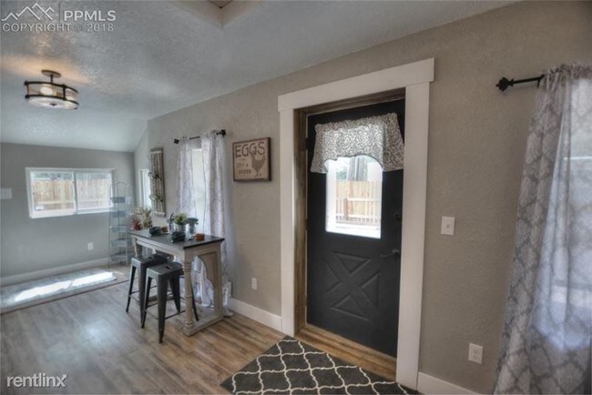 Building Photo - 2 br, 1 bath House - 360 E Las Vegas St