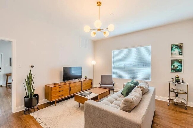 Photo - 1704 S Akard St Apartment