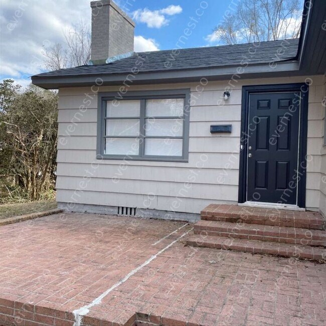 Building Photo - 219 W Leavell Woods Dr