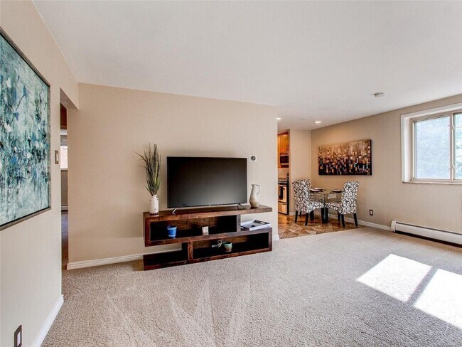 Foto del edificio - 1243 N Washington St