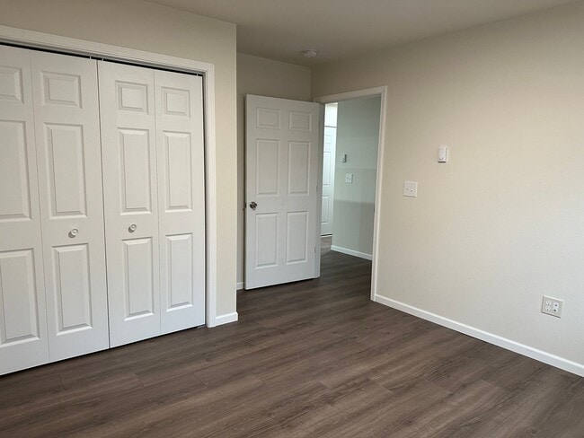 Building Photo - 2 Bedroom Duplex