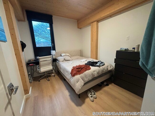 Building Photo - 11 E Lenox St