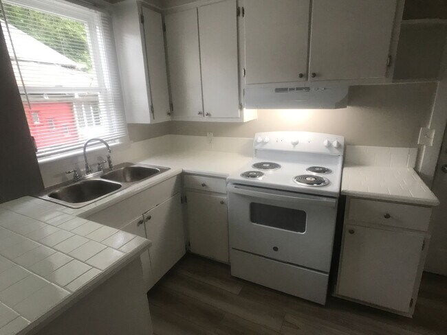 Foto del edificio - 1122 E 37th St