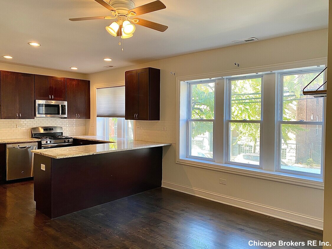 Primary Photo - 2559 W Haddon Ave