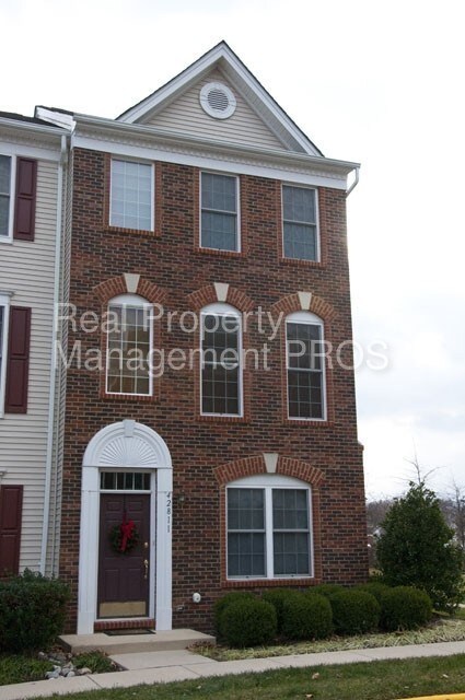 Primary Photo - 42811 Smallwood Ter