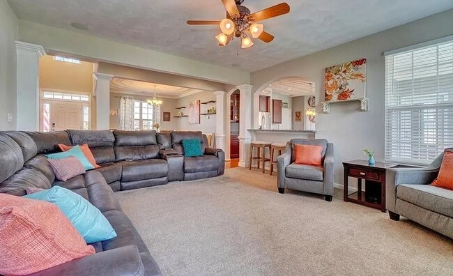 Building Photo - 561 Graphite Trl