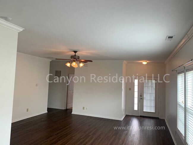 Foto del edificio - Beautiful 3b Room!Move in ready!