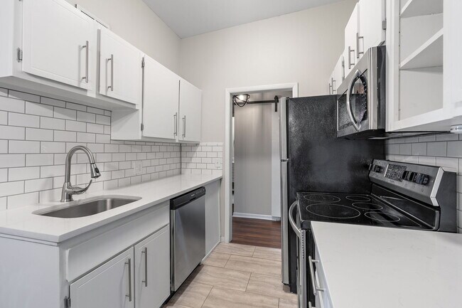 Foto del edificio - 4425 Westlawn Dr