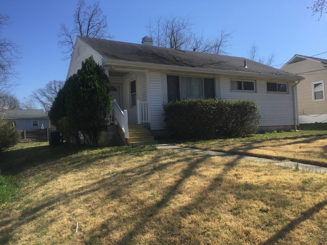Foto principal - 1215 Highwood Rd
