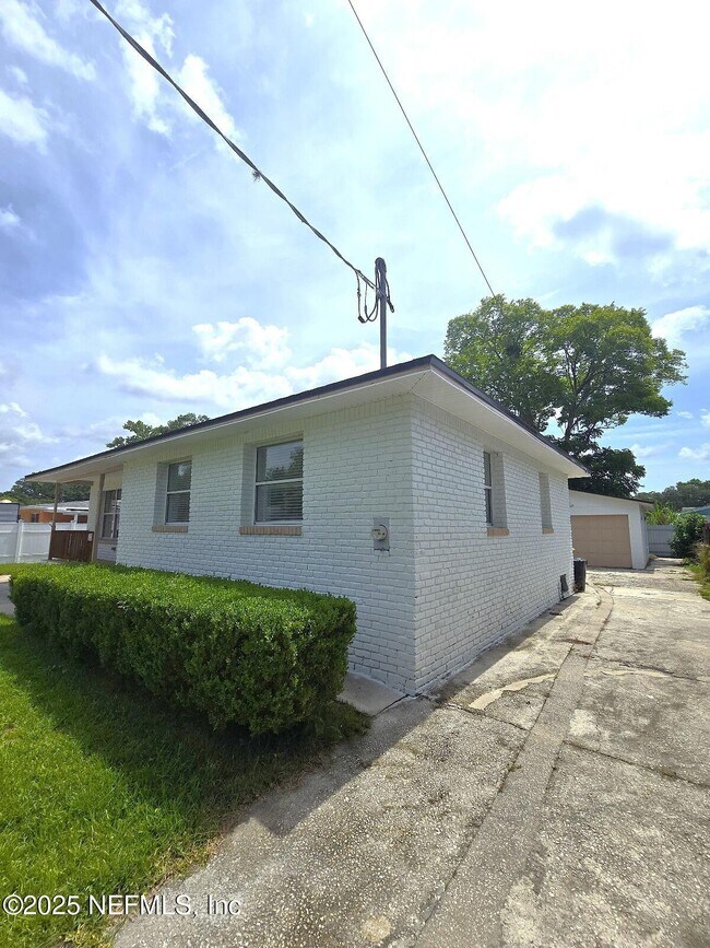 Building Photo - 5141 Batley Rd