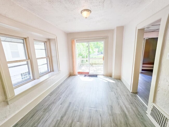 Building Photo - 840 Beardsley St