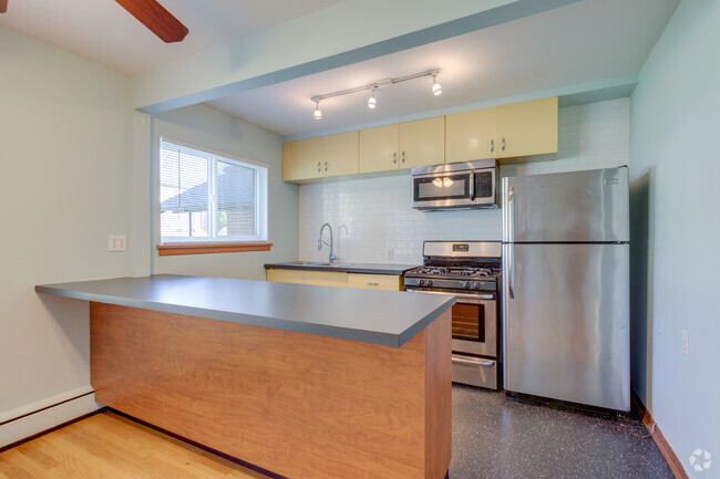 East River Terrace - 1BR, 1BA - 616SF - East River Terrace