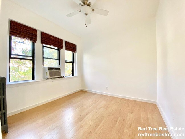 Foto del edificio - 1404 Commonwealth Avenue