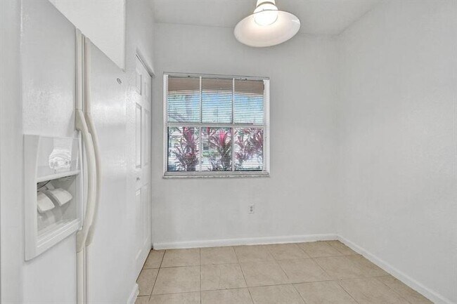 Building Photo - 2613 SW 83rd Ter