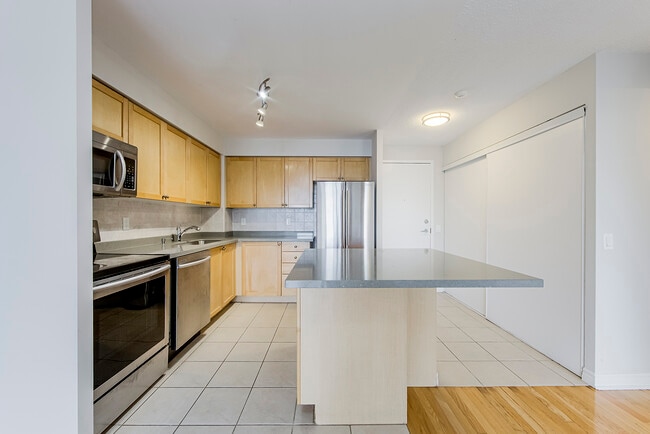 Building Photo - 55-2055 Strathaven Dr