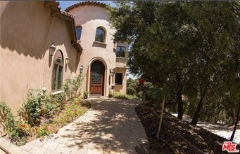 Building Photo - 3889 Old Topanga Canyon Rd