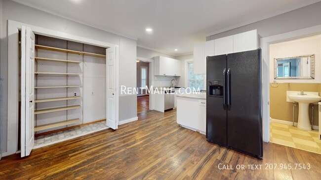Building Photo - 12 Patten Ct