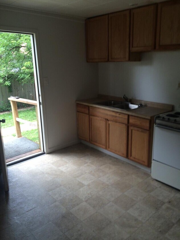 413 Whitelaw Ave Unit 415, East Alton, IL 62024 Apartments 413