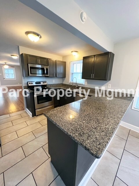 Foto del edificio - 4620 Caroline Ave