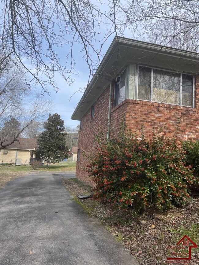 Foto del edificio - 7131 Holland Ln