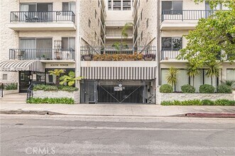 Building Photo - 1115 S Elm Dr