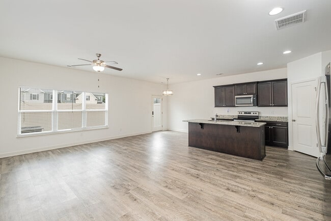 Foto del edificio - 1706 Lone Jack Ln