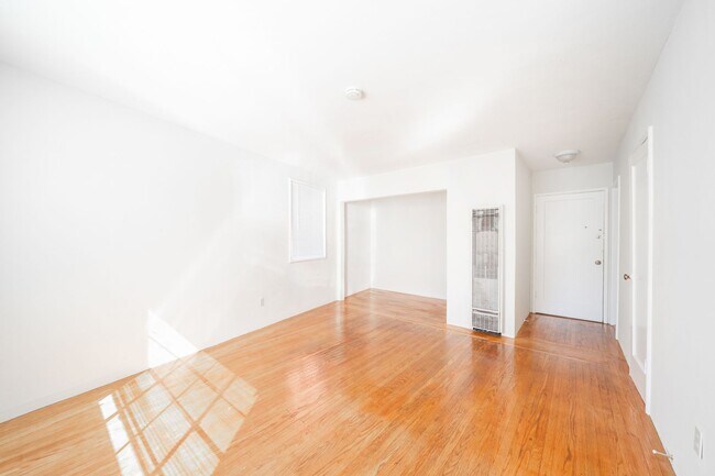 Foto del edificio - 350 Berkeley Park Blvd