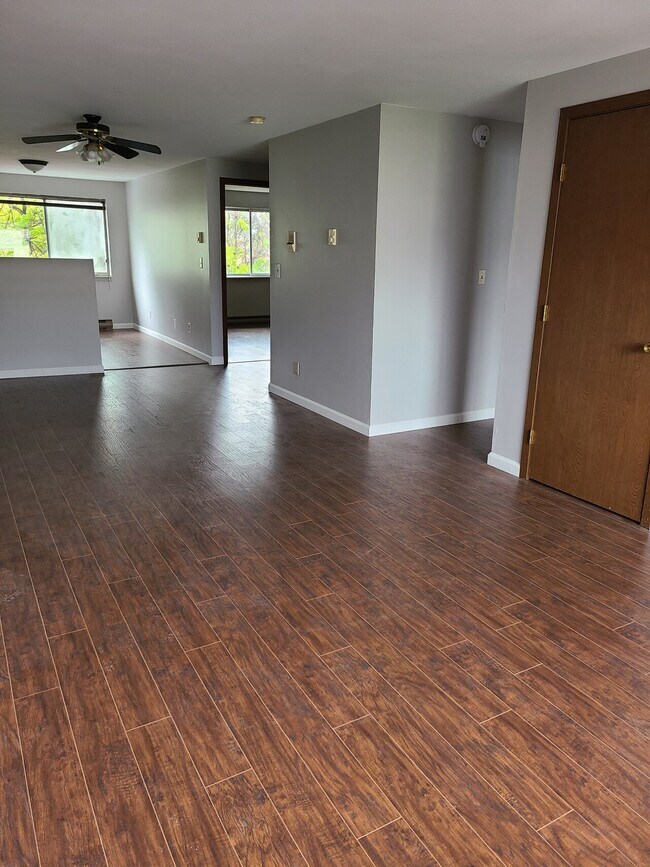 Building Photo - 104 camnel