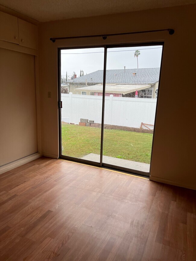 Foto del edificio - 407 Violet Ave