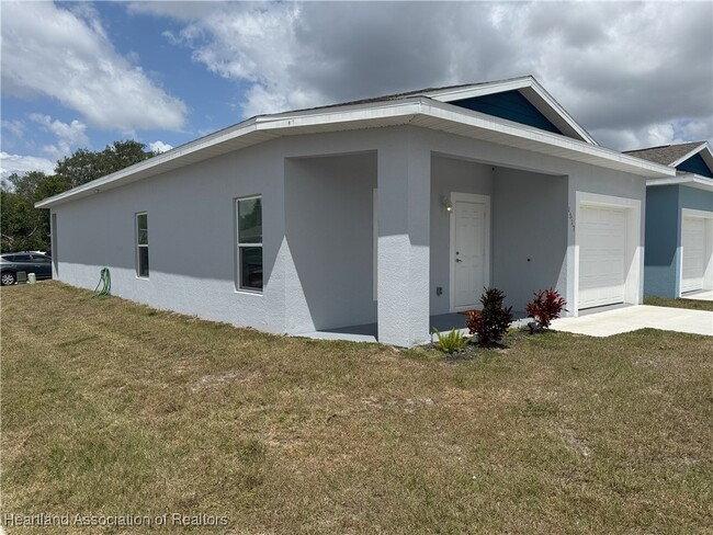 Building Photo - 1517 Las Villas Blvd