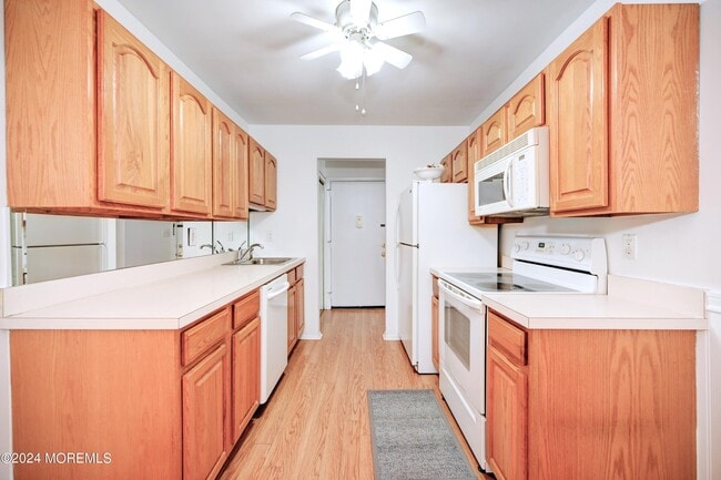 Building Photo - 59 Amberly Dr