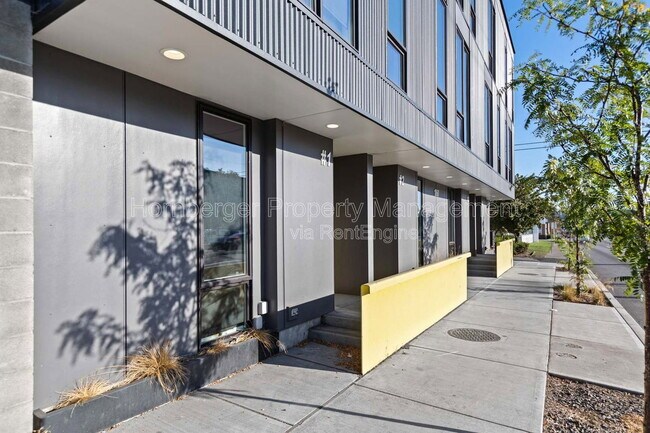 Foto del edificio - 1860 N Hamilton St