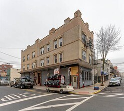 Building Photo - 615 25th St