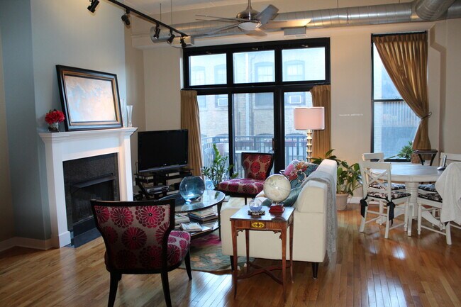 Foto del edificio - 1635 W Belmont Ave