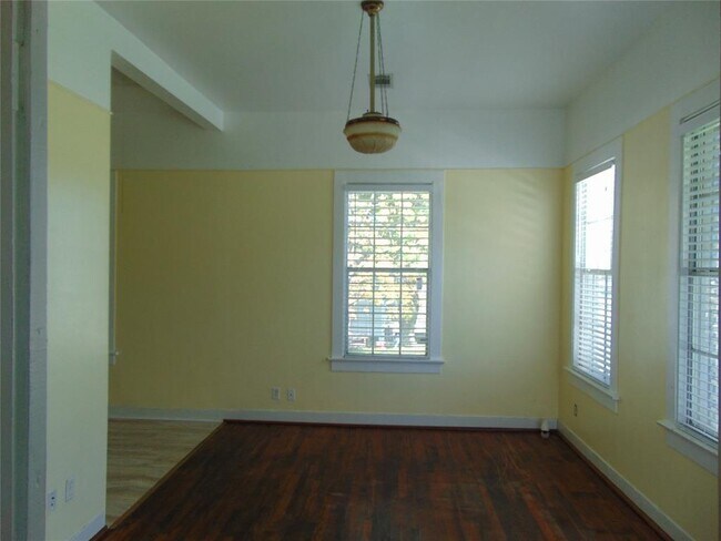 Building Photo - 3712 Avenue O