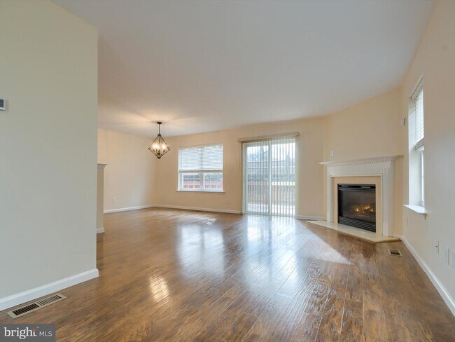 Building Photo - 931 Avondale Dr