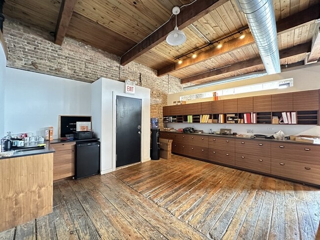 Foto del edificio - 3124 W Carroll Ave