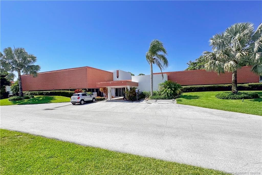 Primary Photo - 2600 SE Ocean Blvd