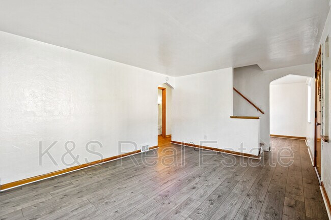 Foto del edificio - 823 Hartman St