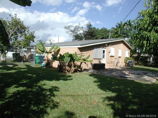Building Photo - 9910 Nicaragua Dr