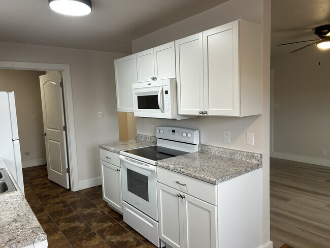 Cocina - 402 Miller Ln