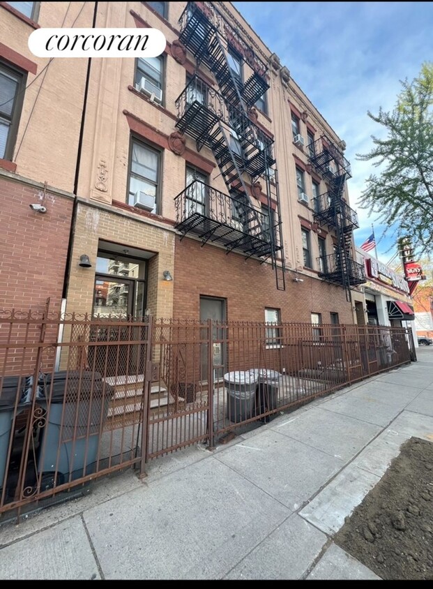 Primary Photo - 662 4th Ave