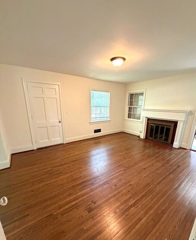 Foto del edificio - T.R. Lawing Realty Property