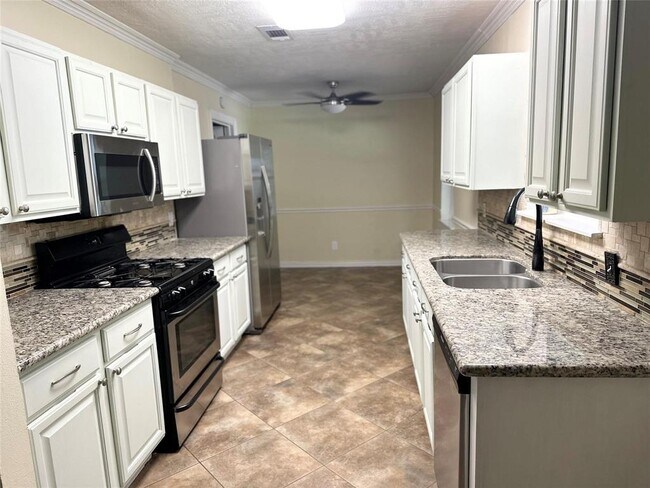 Foto del edificio - 1126 E Dartmouth Ln