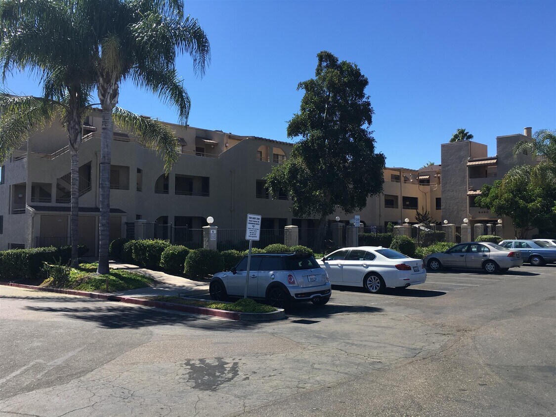 Primary Photo - 6960 Hyde Park Dr