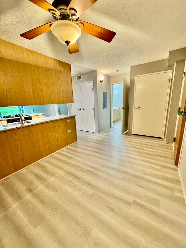 Foto del edificio - 9655 Woods Dr