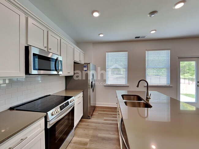 Building Photo - 665 Smt Vw Ln