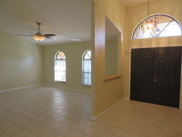 Foto del edificio - 409 SW Whitmore Dr