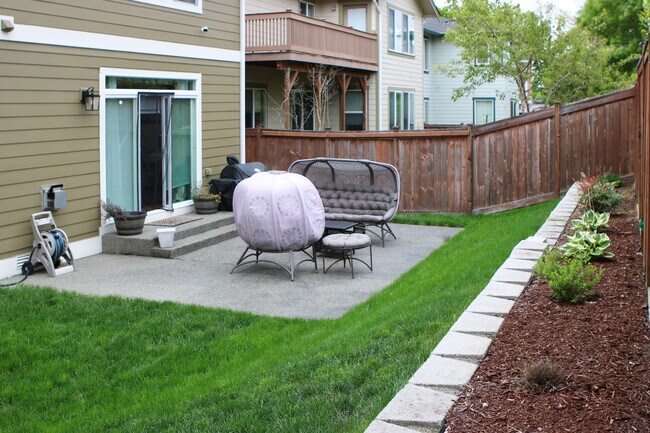 Foto del edificio - 7801 Rushmore Ave NE