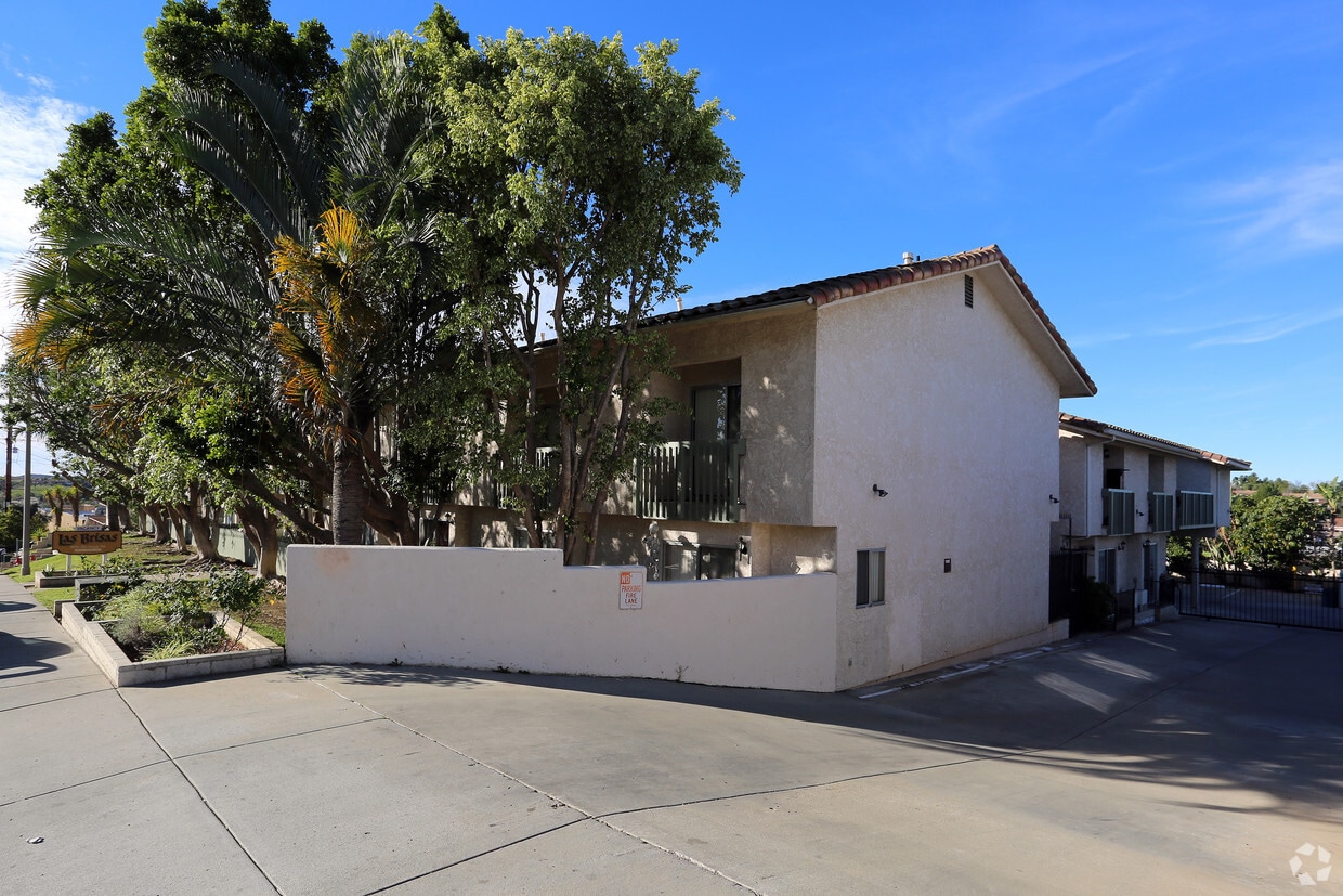 Las Brisas Apartments Fallbrook, CA